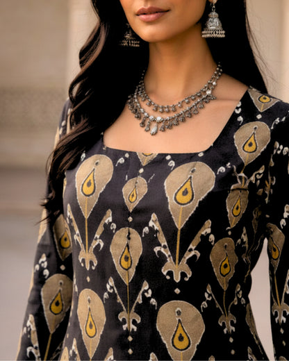 Vedika Ikat Sleeved short Kurti