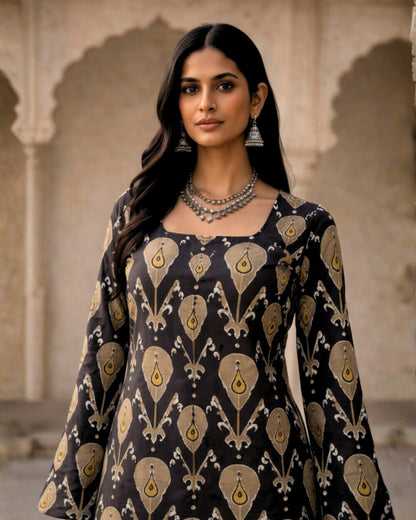 Vedika Ikat Sleeved short Kurti