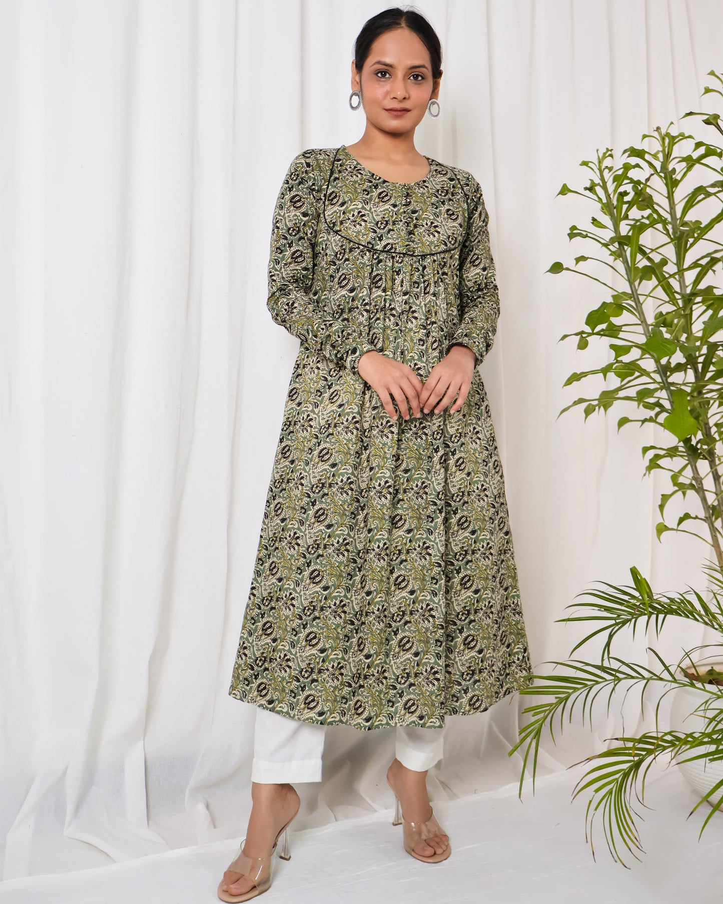 Swarna Chudi-sleeve Kurta