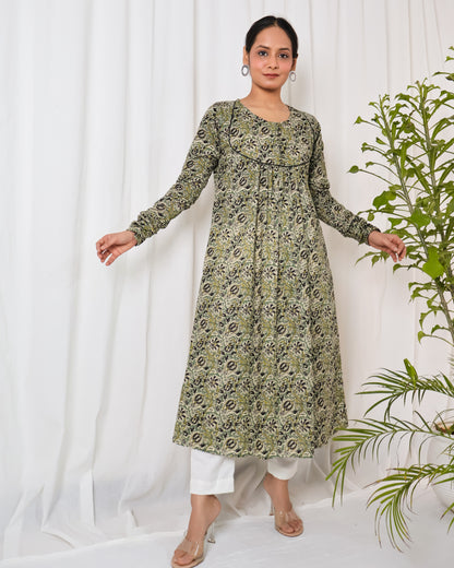 Swarna Chudi-sleeve Kurta