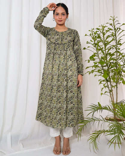 Swarna Chudi-sleeve Kurta