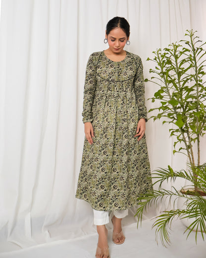 Swarna Chudi-sleeve Kurta