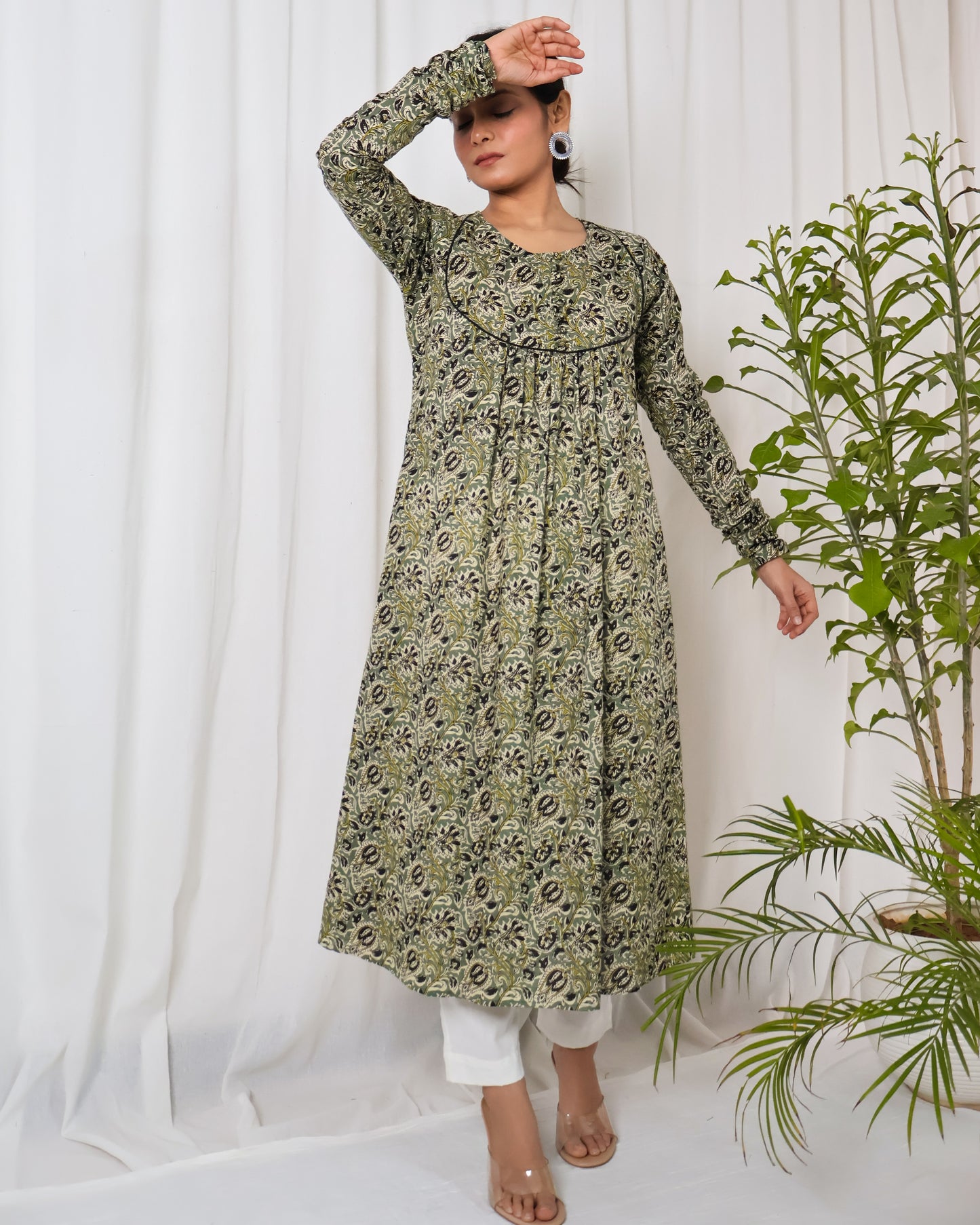 Swarna Chudi-sleeve Kurta