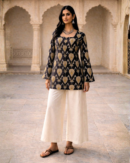 Vedika Ikat Sleeved short Kurti
