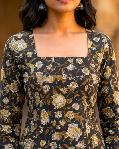 Zoya Dabu Print Corset Short Kurti