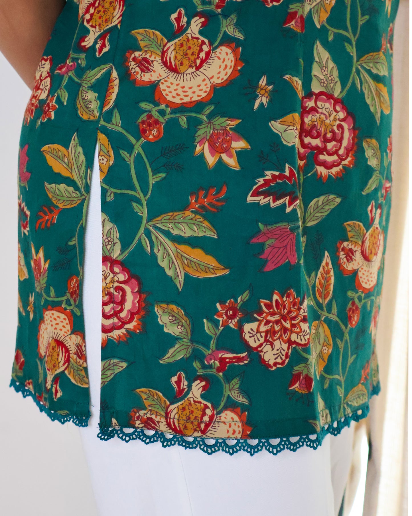 Saakhi Floral Cotton Short Kurti
